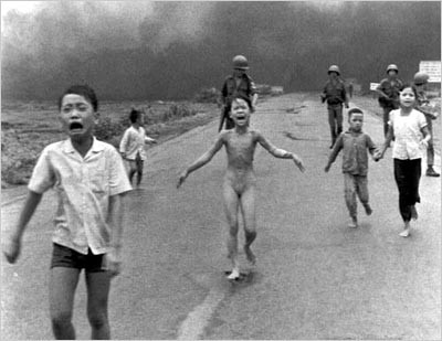 Vietnam_napalm_1972.jpg