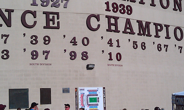 12:09:26-Kyle_Field_Facade.jpg