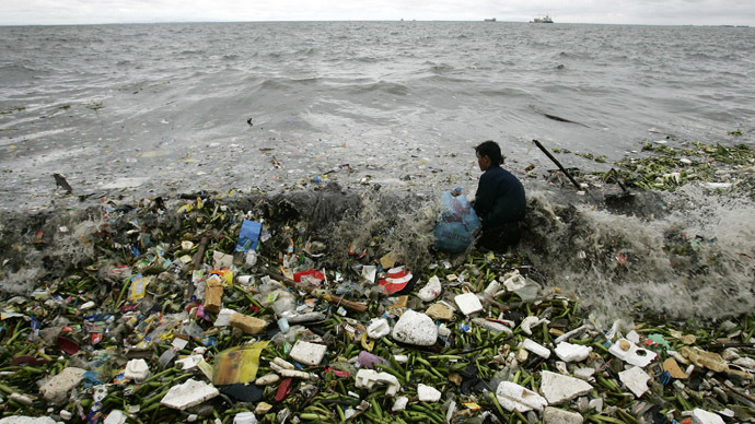 tons-plastic-afloat-oceans.si.jpg