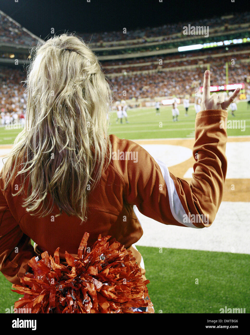 the-texas-hook-em-horns-is-the-most-universally-recognized-college-DMTBG6.jpg