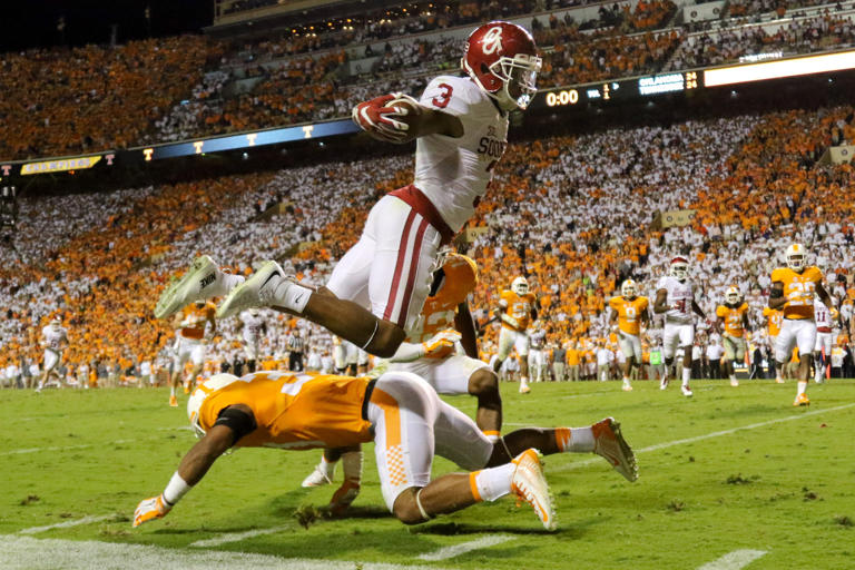 Sep 12, 2015; Knoxville, TN, USA; Oklahoma Sooners wide receiver Sterling Shepard (3) scores the winning touchdown in double overtime against the Tennessee Volunteers Neyland Stadium. Oklahoma won in double overtime 31-24. Randy Sartin-USA TODAY Sports