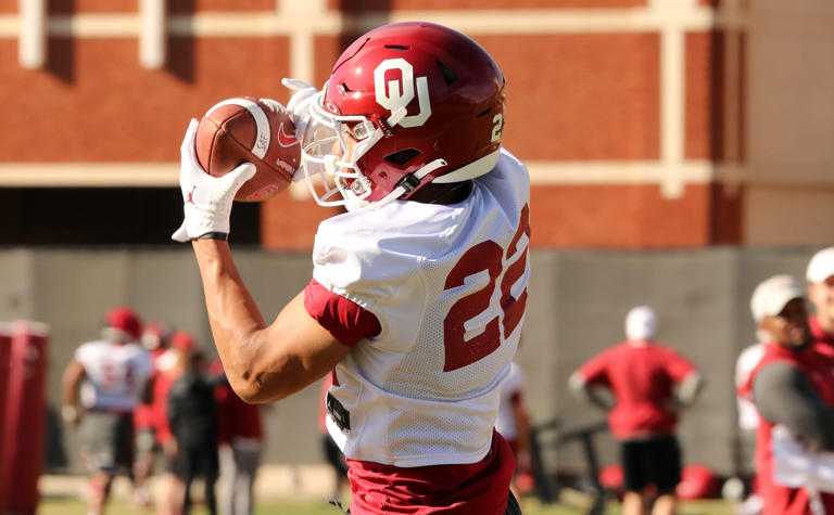 Peyton Bowen works on defense as the University of Oklahoma Sooners (OU) college football team holds spring practice outside of Gaylord Family/Oklahoma Memorial Stadium on March 21, 2023 in Norman, Okla. [Steve Sisney/For The Oklahoman]