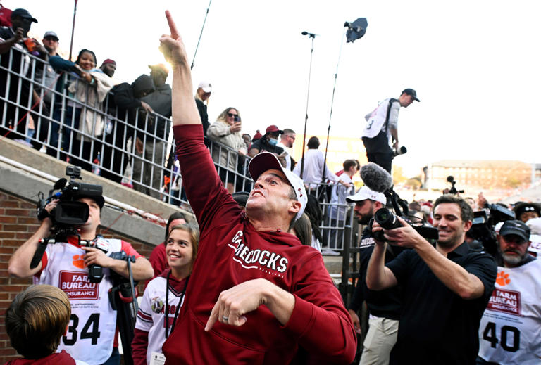 CLEMSON, SOUTH CAROLINA - NOVEMBER 26: Head coach Shane Beamer of the South Carolina Gamecocks celebrates after defeating the Clemson Tigers at Memorial Stadium on November 26, 2022 in Clemson, South Carolina. (Photo by Eakin Howard/Getty Images)