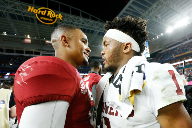 MIAMI, FL - DECEMBER 29: Kyler Murray #1 of the Oklahoma Sooners congratulates Jalen Hurts #2 of the Alabama Crimson Tide after Alabama Crimson Tide defeat the Oklahoma Sooners 45-34 to win the College Football Playoff Semifinal at the Capital One Orange Bowl at Hard Rock Stadium on December 29, 2018 in Miami, Florida. (Photo by Michael Reaves/Getty Images)