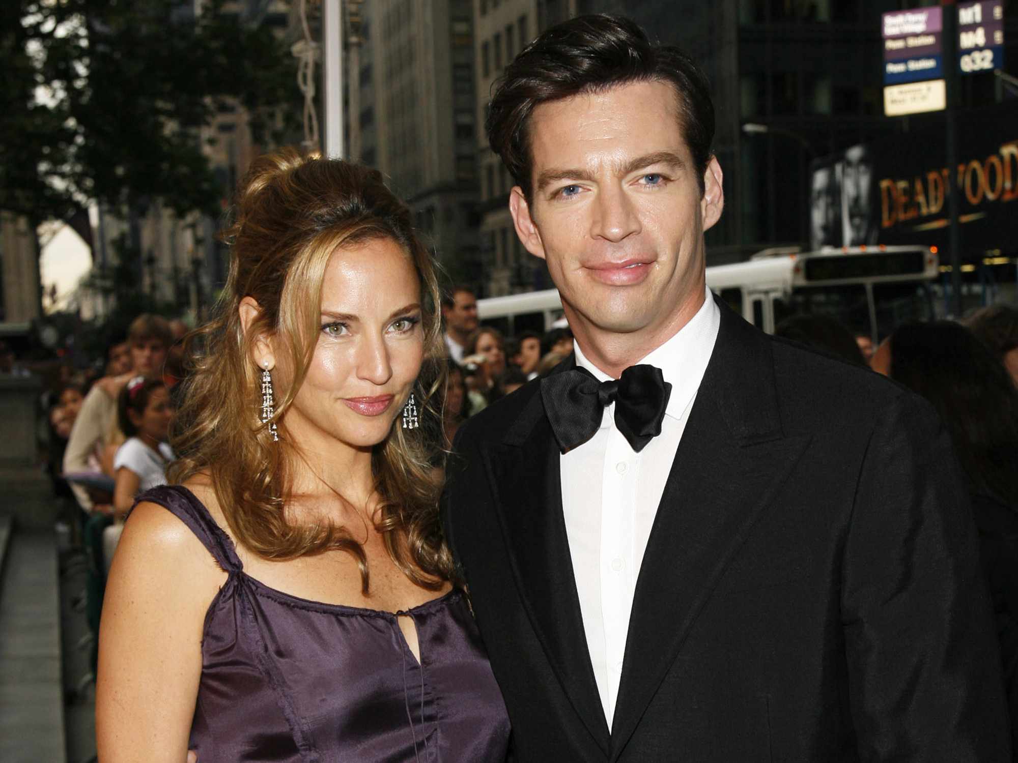 harry-connick-jr-jill-goodacre-2-3ae9f80321bf41179a0a67cfa85681e0.jpg