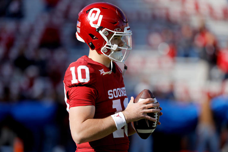 Oklahoma Sooners quarterback Jackson Arnold (10) warms up before a college football game between the University of Oklahoma Sooners (OU) and the TCU Horned Frogs at Gaylord Family-Oklahoma Memorial Stadium in Norman, Okla., Friday, Nov. 24, 2023. Oklahoma won 69-45. BRYAN TERRY/THE OKLAHOMAN / USA TODAY NETWORK