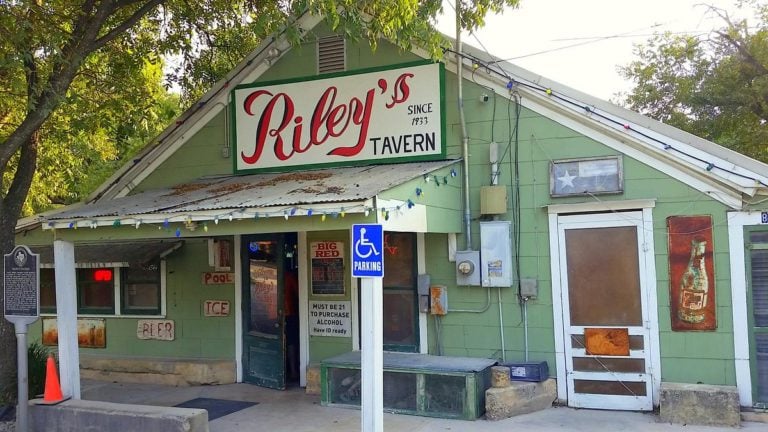 6_Rileys_Tavern-768x432.jpg